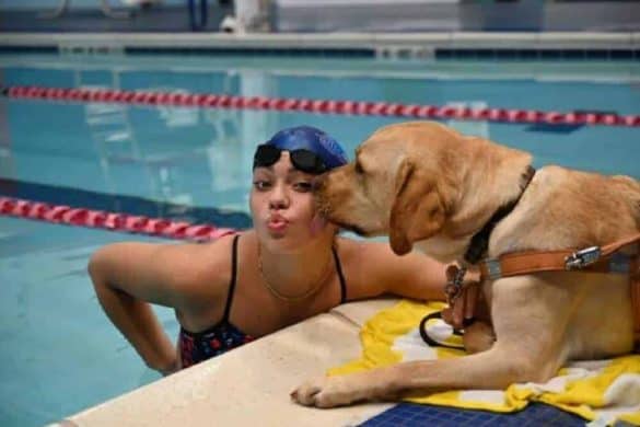 Die Paralympic-Athletin Anastasia Pagonis mit ihrem Blindenhund Radar.