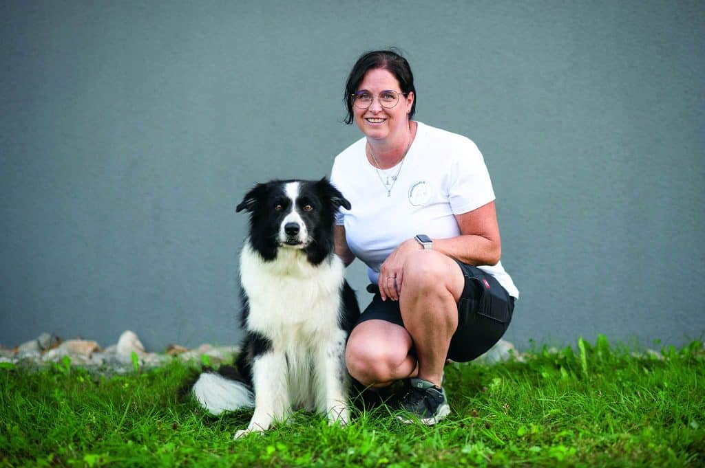 Martina Lutz vom Pettrailing Einsatzteam ,gemeinsam mit ihrem Border Collie Prince