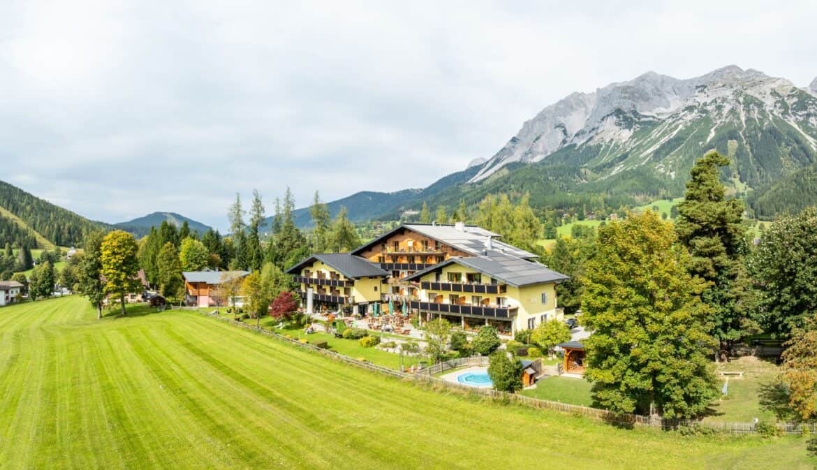 Urlaub mit Hund im Hundehotel Almfrieden in der Steiermark / Urlaub mit Hund in der Ramsau am Dachstein / Urlaub mit Hund in Österreich