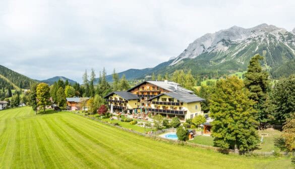 Urlaub mit Hund im Hundehotel Almfrieden in der Steiermark / Urlaub mit Hund in der Ramsau am Dachstein / Urlaub mit Hund in Österreich